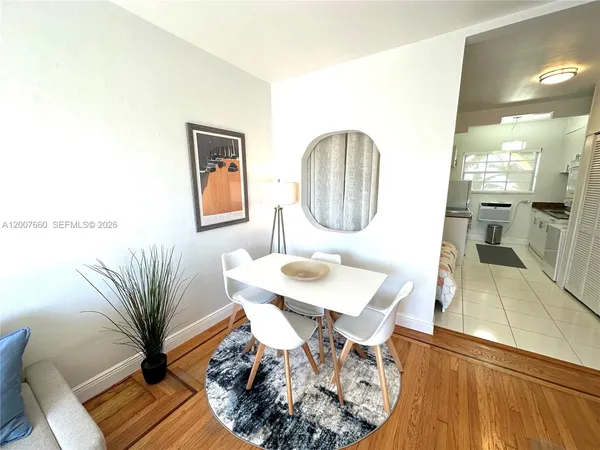 $1,900 | 1007 Meridian Avenue, Unit 12, Miami Beach, FL 33139