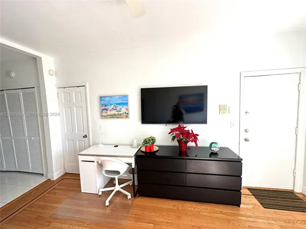 $1,900 | 1007 Meridian Avenue, Unit 12, Miami Beach, FL 33139