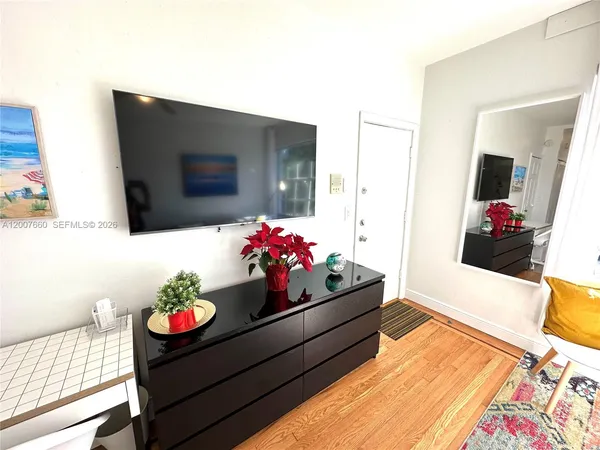 $1,900 | 1007 Meridian Avenue, Unit 12, Miami Beach, FL 33139