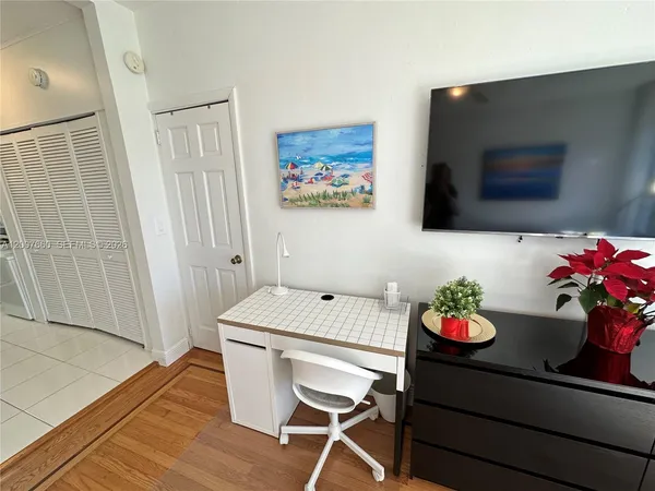 $1,900 | 1007 Meridian Avenue, Unit 12, Miami Beach, FL 33139
