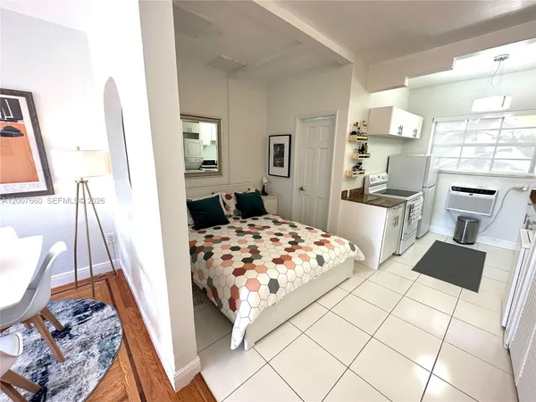 $1,900 | 1007 Meridian Avenue, Unit 12, Miami Beach, FL 33139