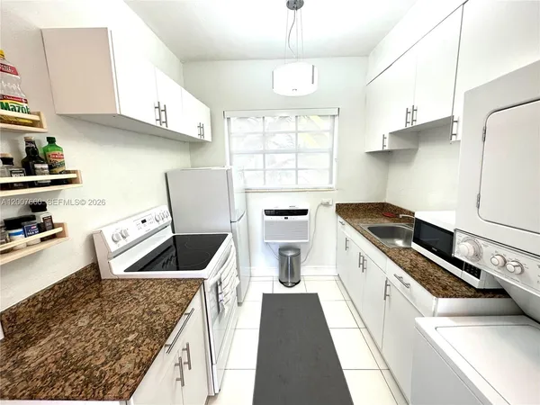 $1,900 | 1007 Meridian Avenue, Unit 12, Miami Beach, FL 33139