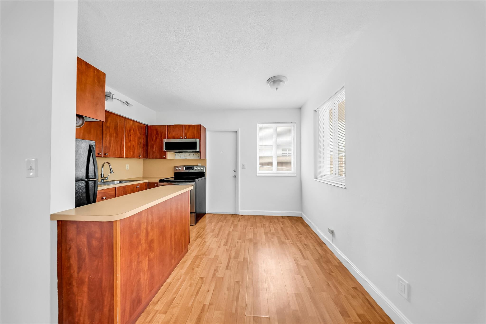 3525 Tyler Street, Unit 9 Hollywood, FL 33021 - Photo 6 of 24 Photo 6