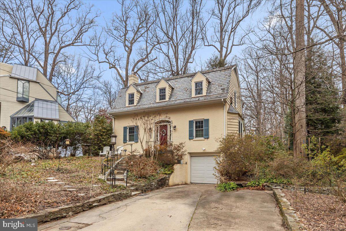 130 Hilltop Road Silver Spring, MD 20910 - Photo 2 of 48 a front view of a house with garden