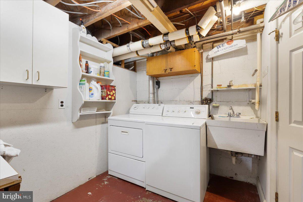 130 Hilltop Road Silver Spring, MD 20910 - Photo 44 of 48 a utility room with dryer and washer