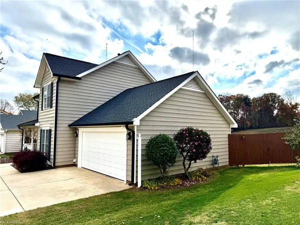 $395,000 | 5409 Cedar Field Drive, Summerfield, NC 27358