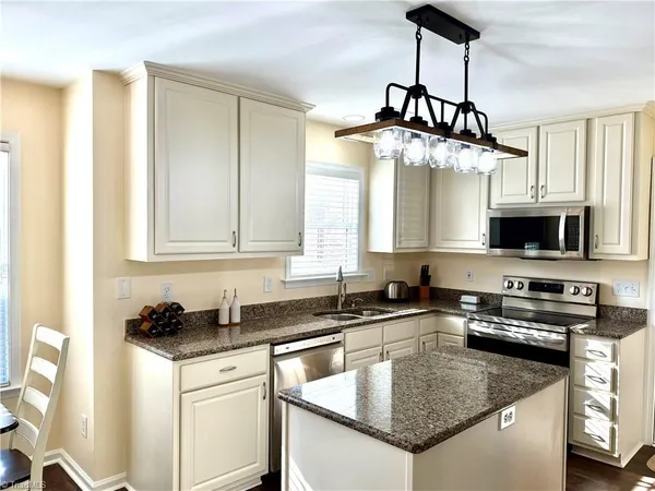 $395,000 | 5409 Cedar Field Drive, Summerfield, NC 27358