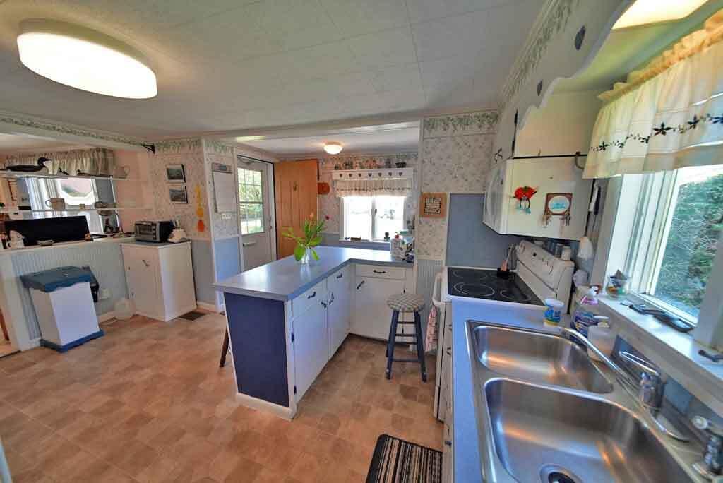 13 Garrison Road Houlton, ME 04730 - Photo 9 of 75 kitchen-bar-counter