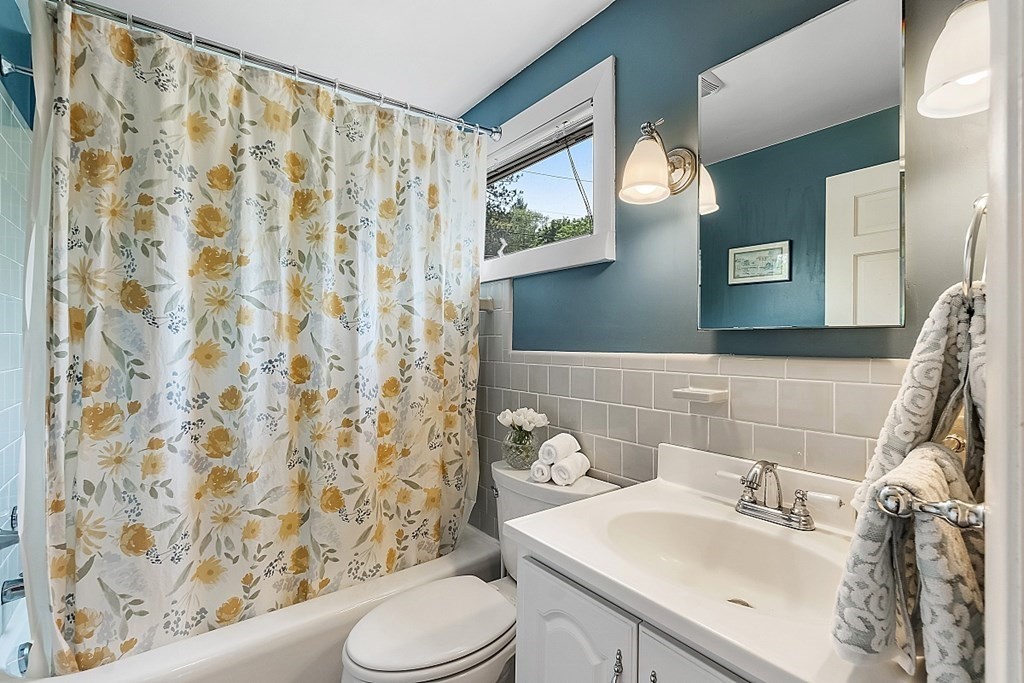 53 Dana Road Reading, MA 01867 - Photo 17 of 42 Gallery Image 17