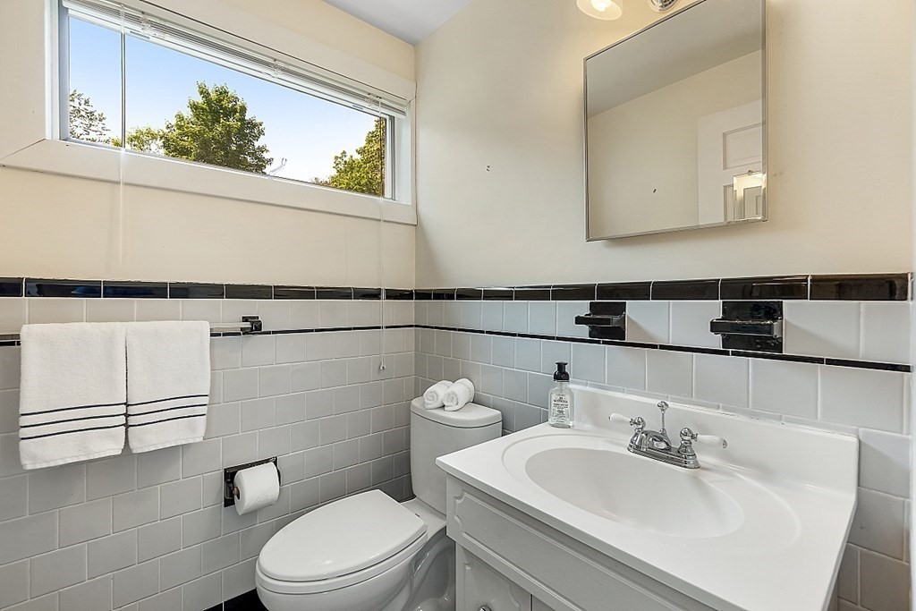 53 Dana Road Reading, MA 01867 - Photo 21 of 42 Gallery Image 21