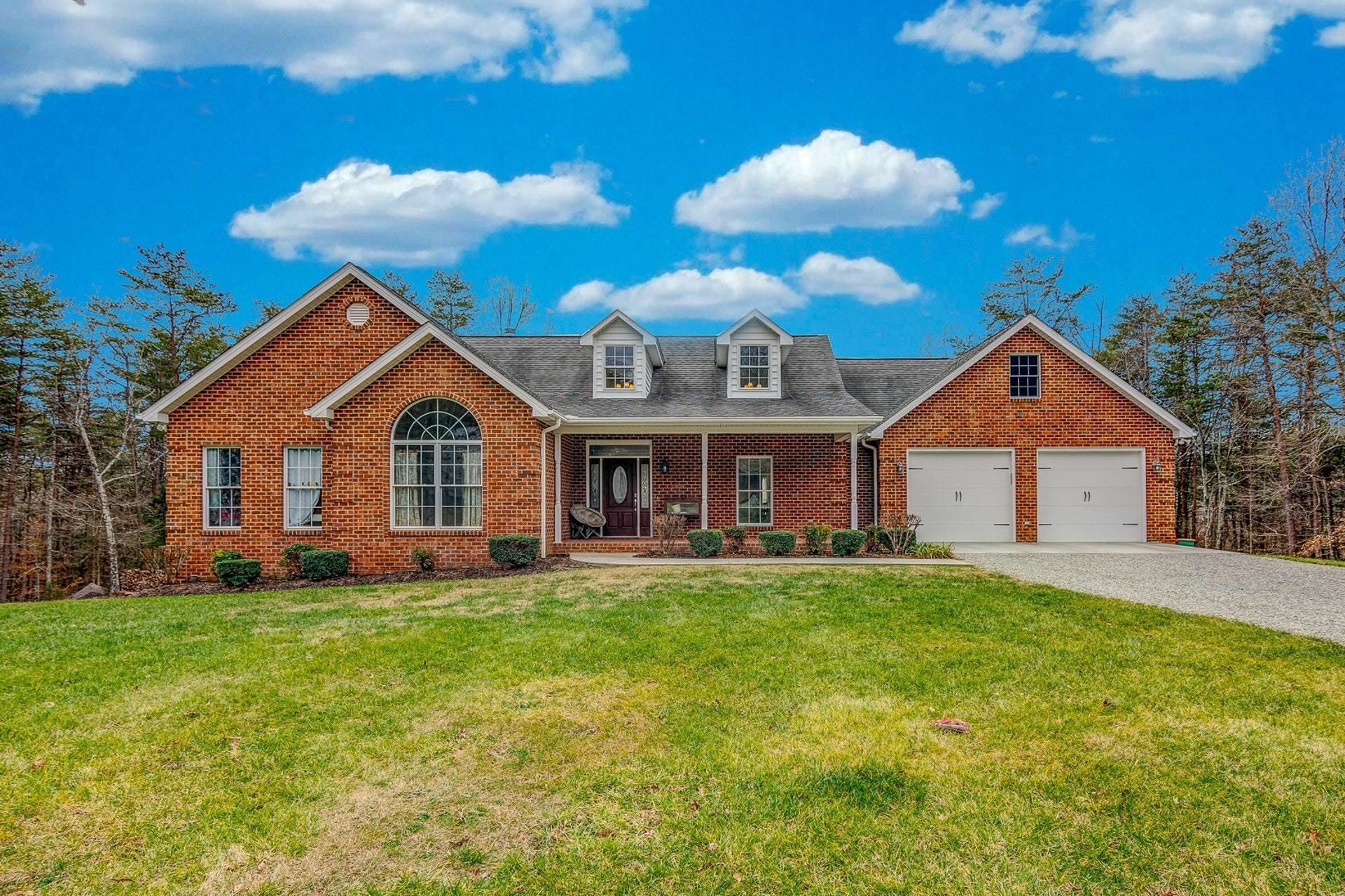 a front view of house with yard and garage