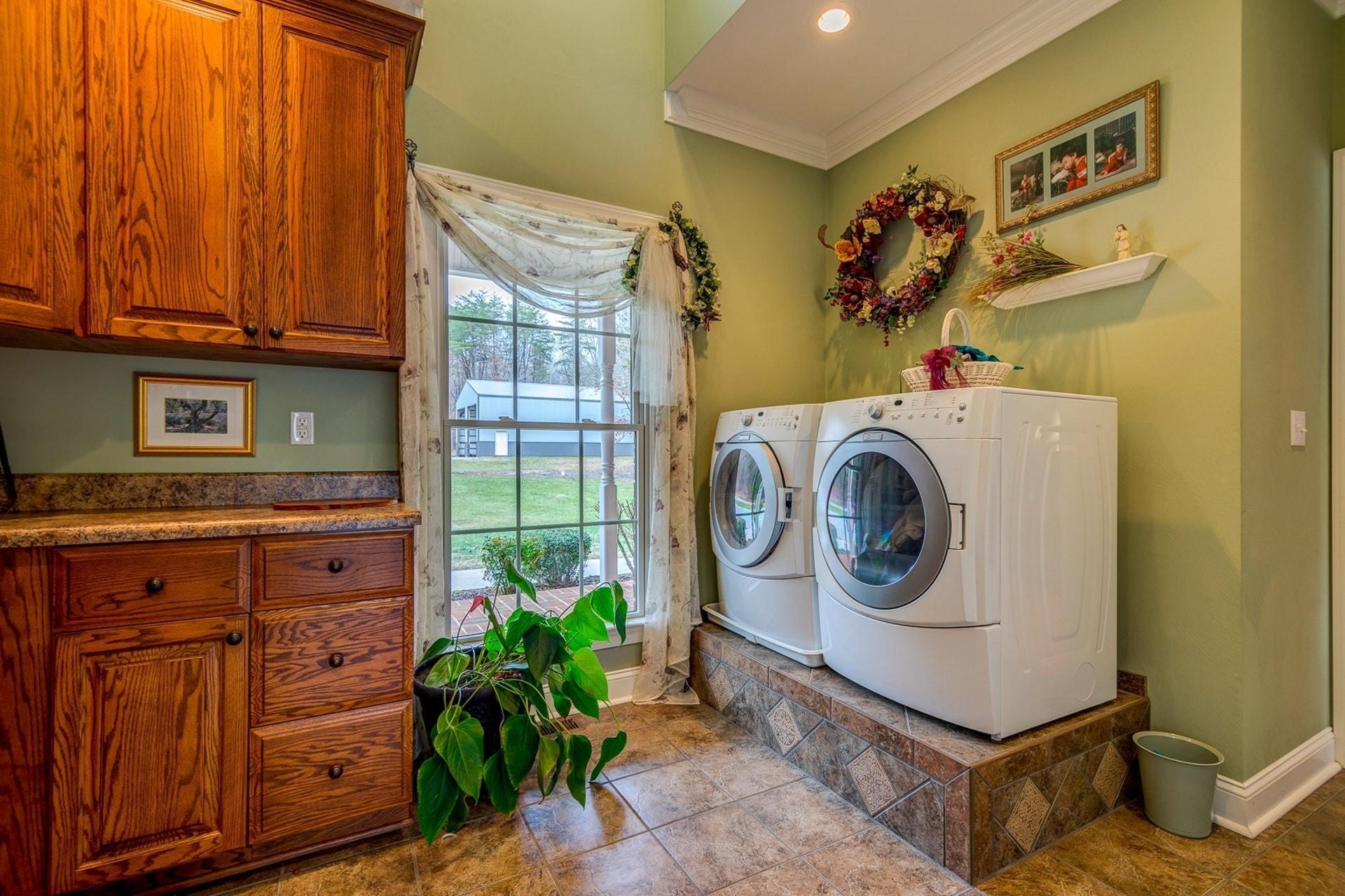 565 Charlie Road Hardy, VA 24101 - Photo 23 of 58 a utility room with dryer and washer