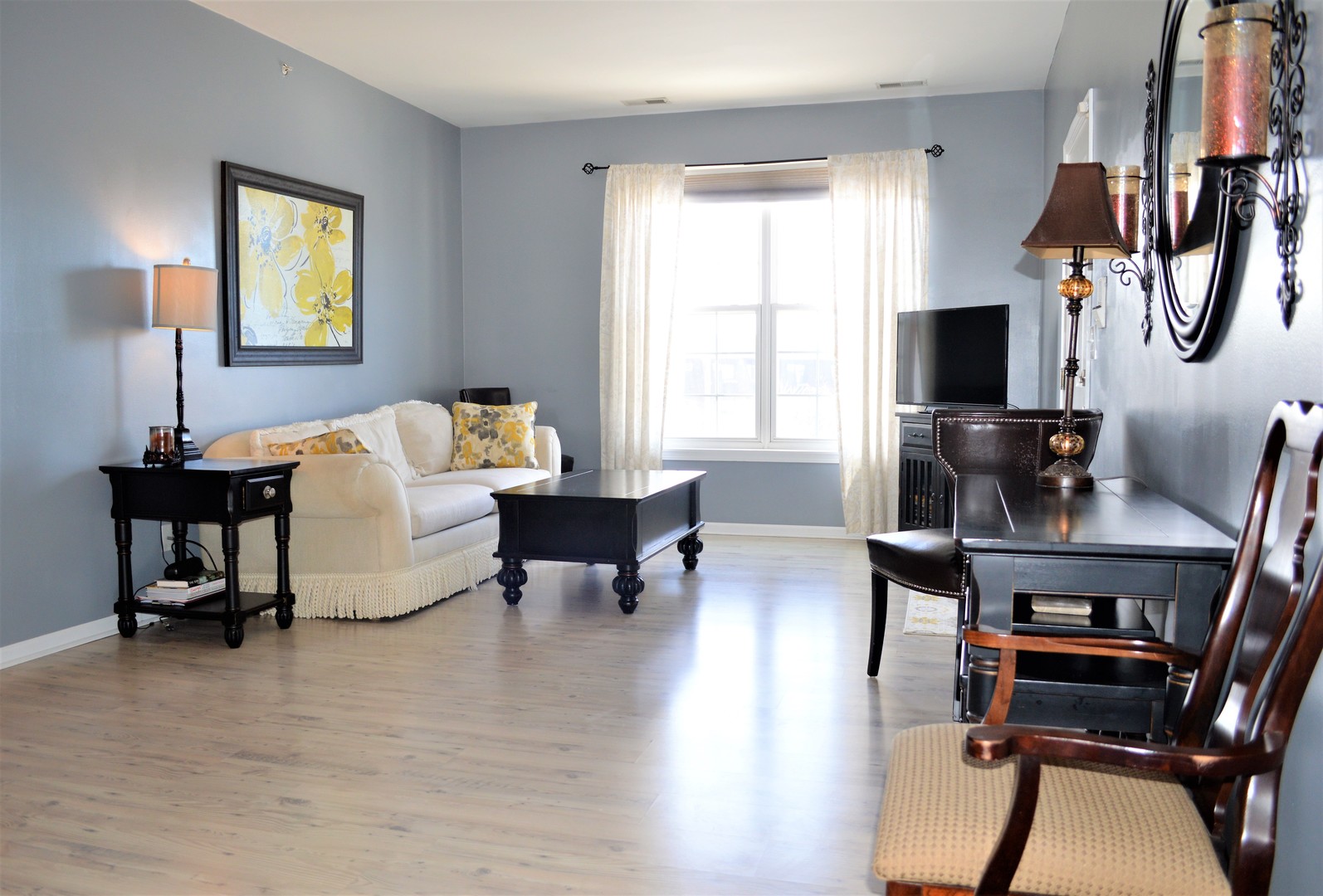 149 North Waters Edge Drive, Unit F Glendale Heights, IL 60139 - Photo 2 of 18