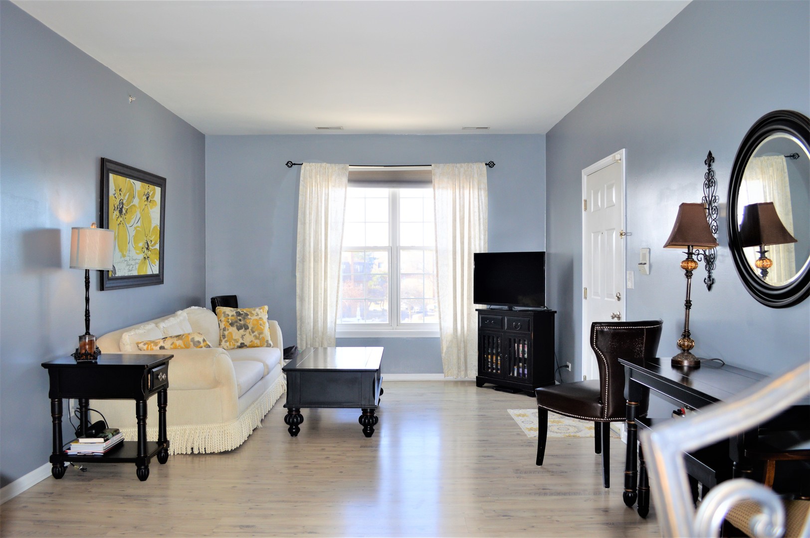 149 North Waters Edge Drive, Unit F Glendale Heights, IL 60139 - Photo 3 of 18