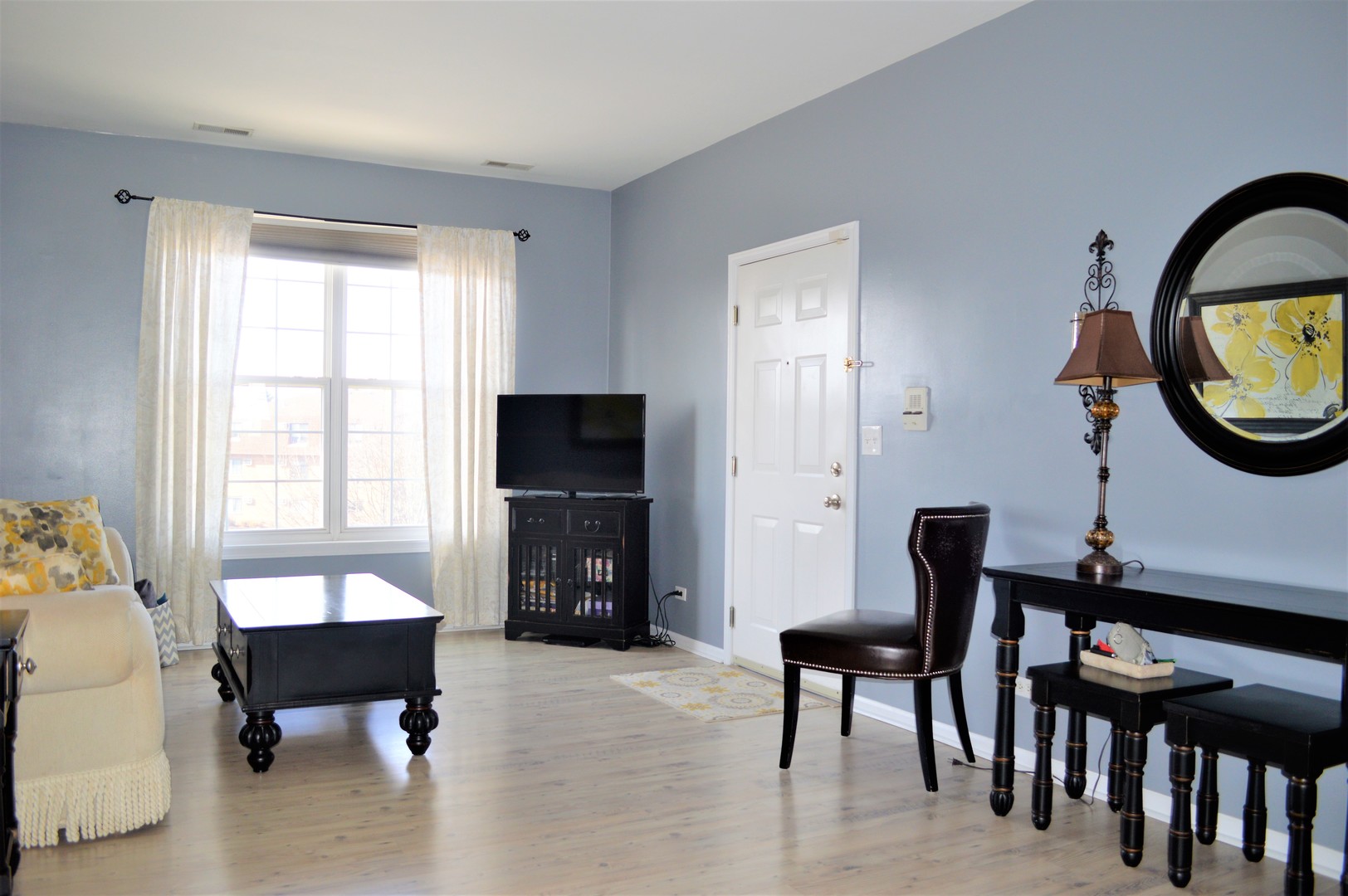 149 North Waters Edge Drive, Unit F Glendale Heights, IL 60139 - Photo 4 of 18