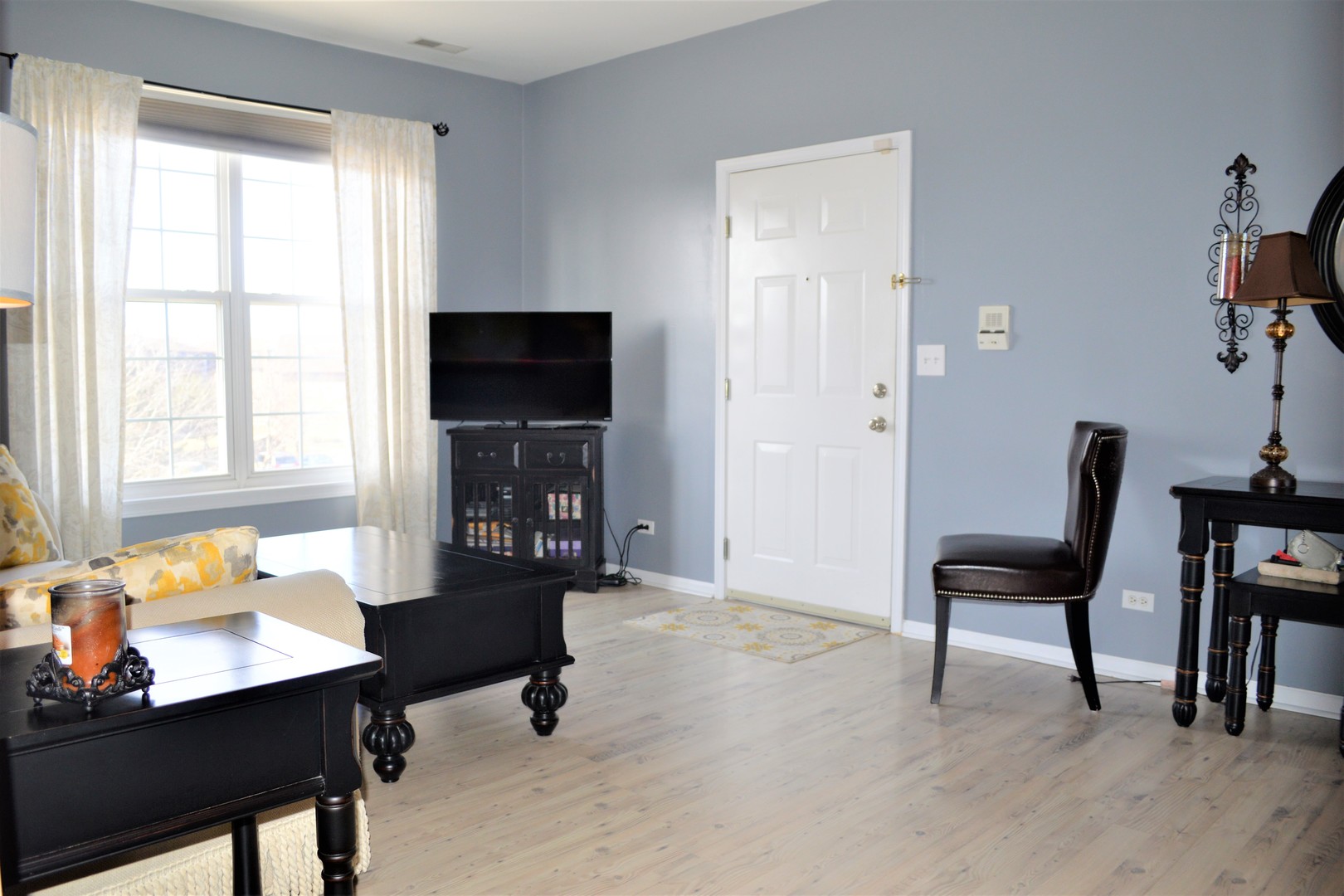 149 North Waters Edge Drive, Unit F Glendale Heights, IL 60139 - Photo 5 of 18