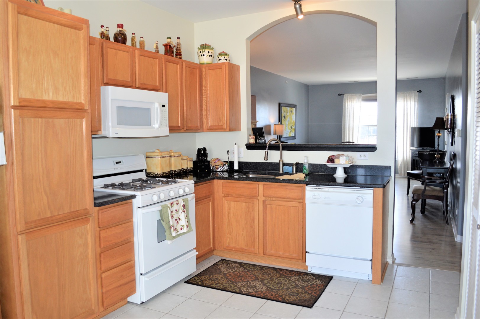 149 North Waters Edge Drive, Unit F Glendale Heights, IL 60139 - Photo 8 of 18