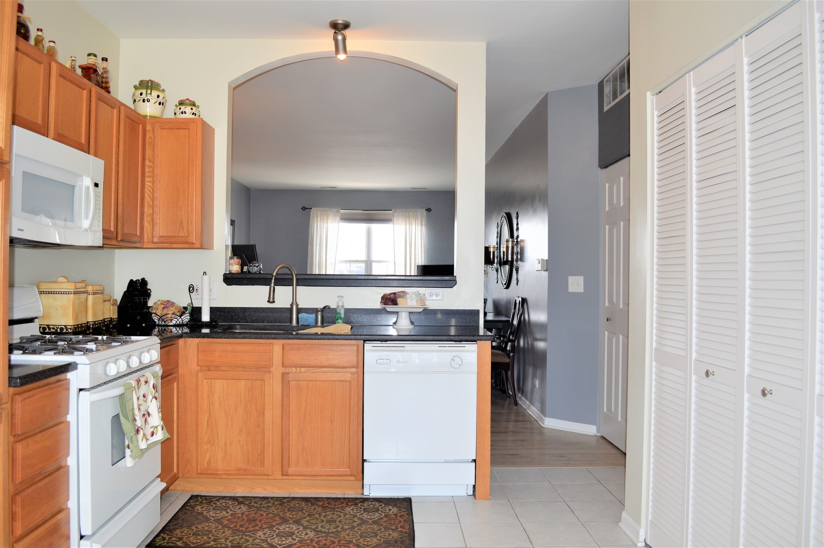 149 North Waters Edge Drive, Unit F Glendale Heights, IL 60139 - Photo 9 of 18