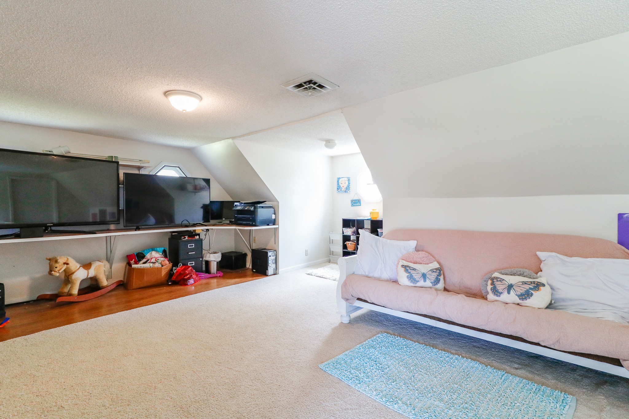 9801 Central Pike Mount Juliet, TN 37122 - Photo 21 of 42 a living room with furniture and a flat screen tv