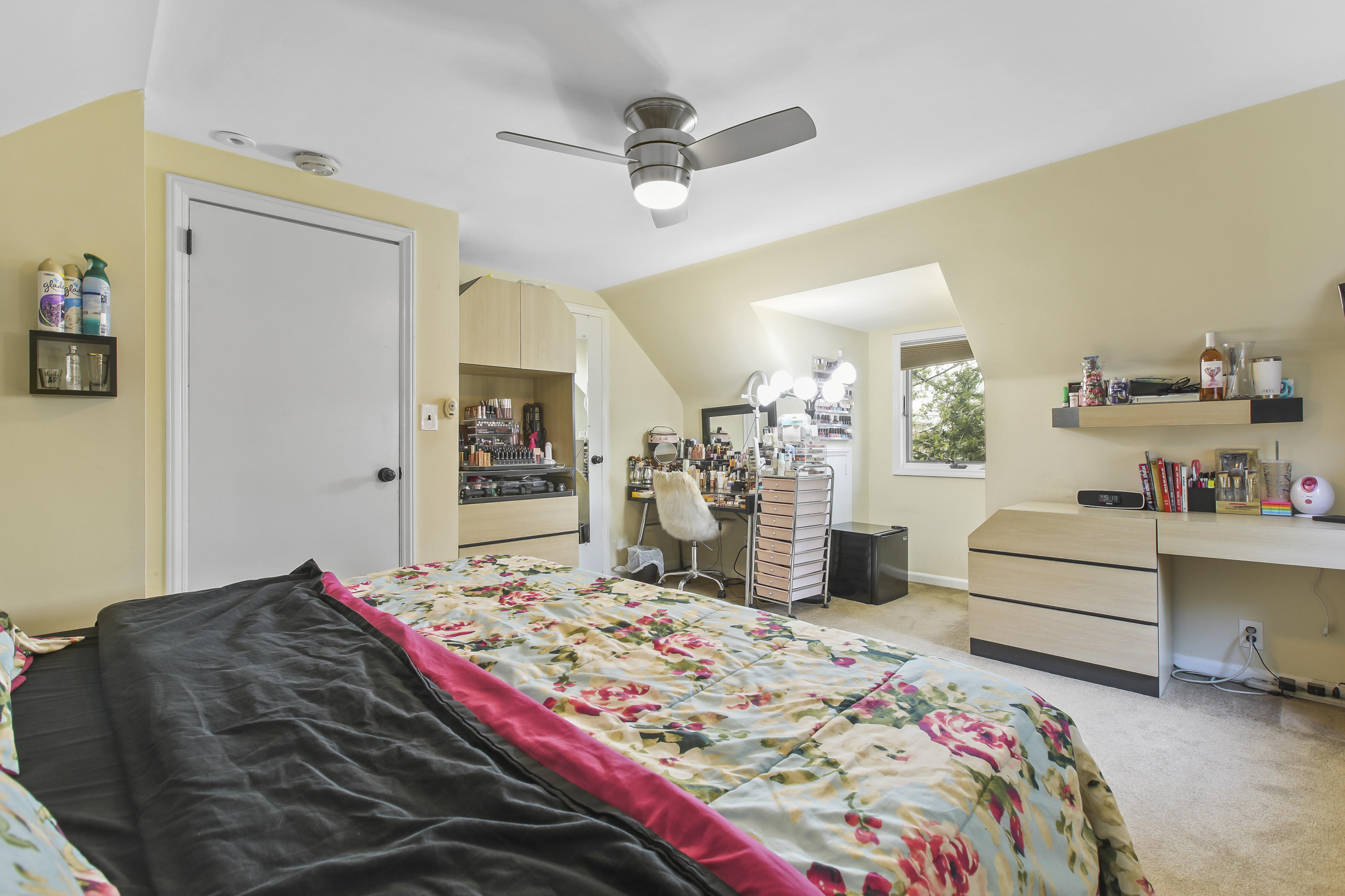 450 North County Line Road Jackson, NJ 08527 - Photo 20 of 35 a bed room with a bed and a dresser