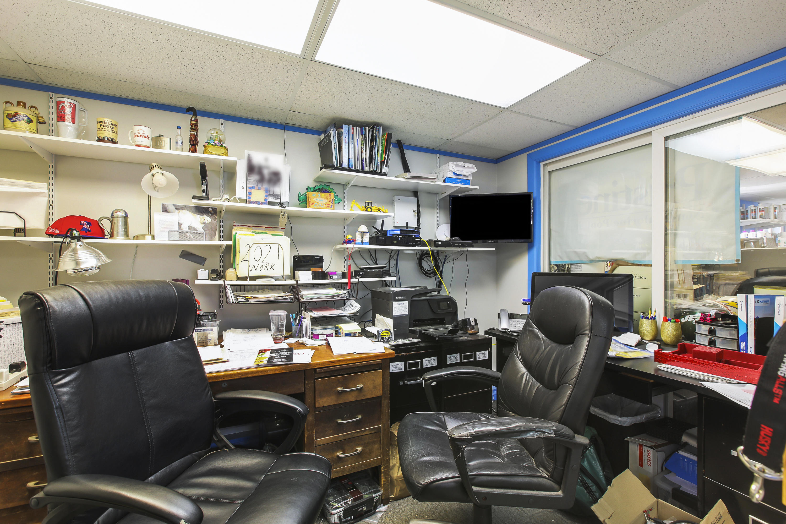 450 North County Line Road Jackson, NJ 08527 - Photo 32 of 35 a room with workspace and a window
