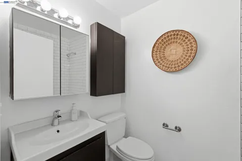 $385,000 | 955 Shorepoint Court, Unit 100, Alameda, CA 94501