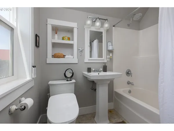$875,000 | 2586 Southwest Anemone Avenue, Lincoln City, OR 97367