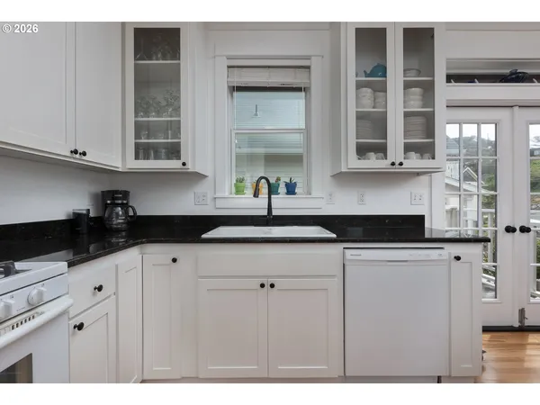 $875,000 | 2586 Southwest Anemone Avenue, Lincoln City, OR 97367