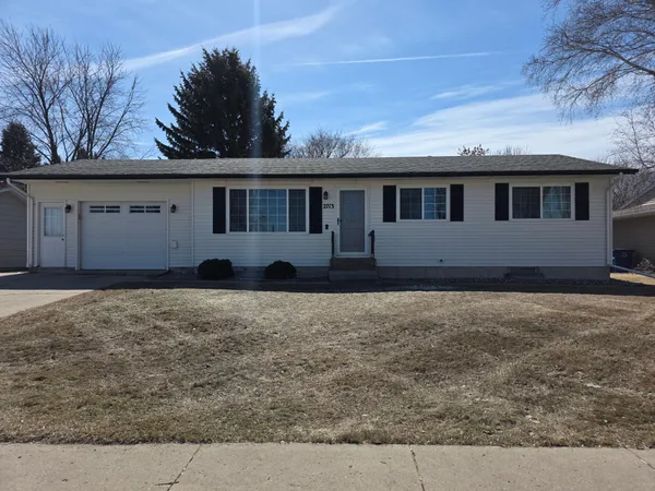 $280,000 | 2713 4th Avenue South, Moorhead, MN 56560