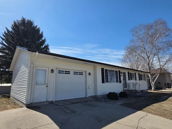 $280,000 | 2713 4th Avenue South, Moorhead, MN 56560