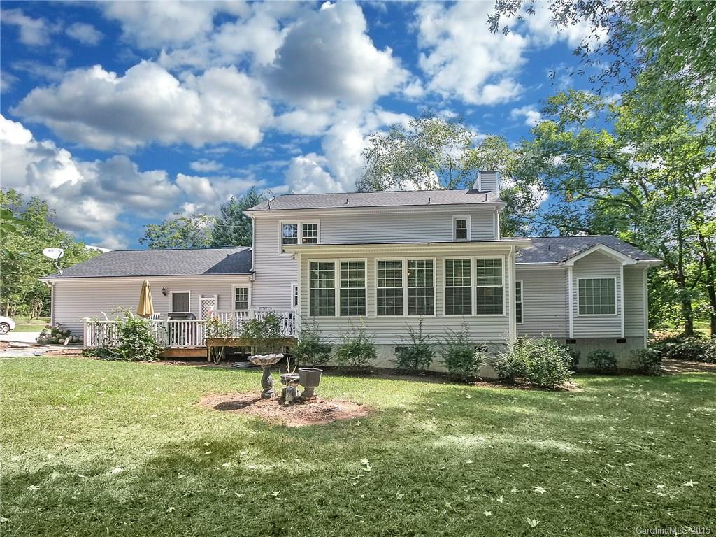 2819 Farmstead Lane Fort Mill, SC 29708 - Photo 6 of 24 a front view of a house with garden