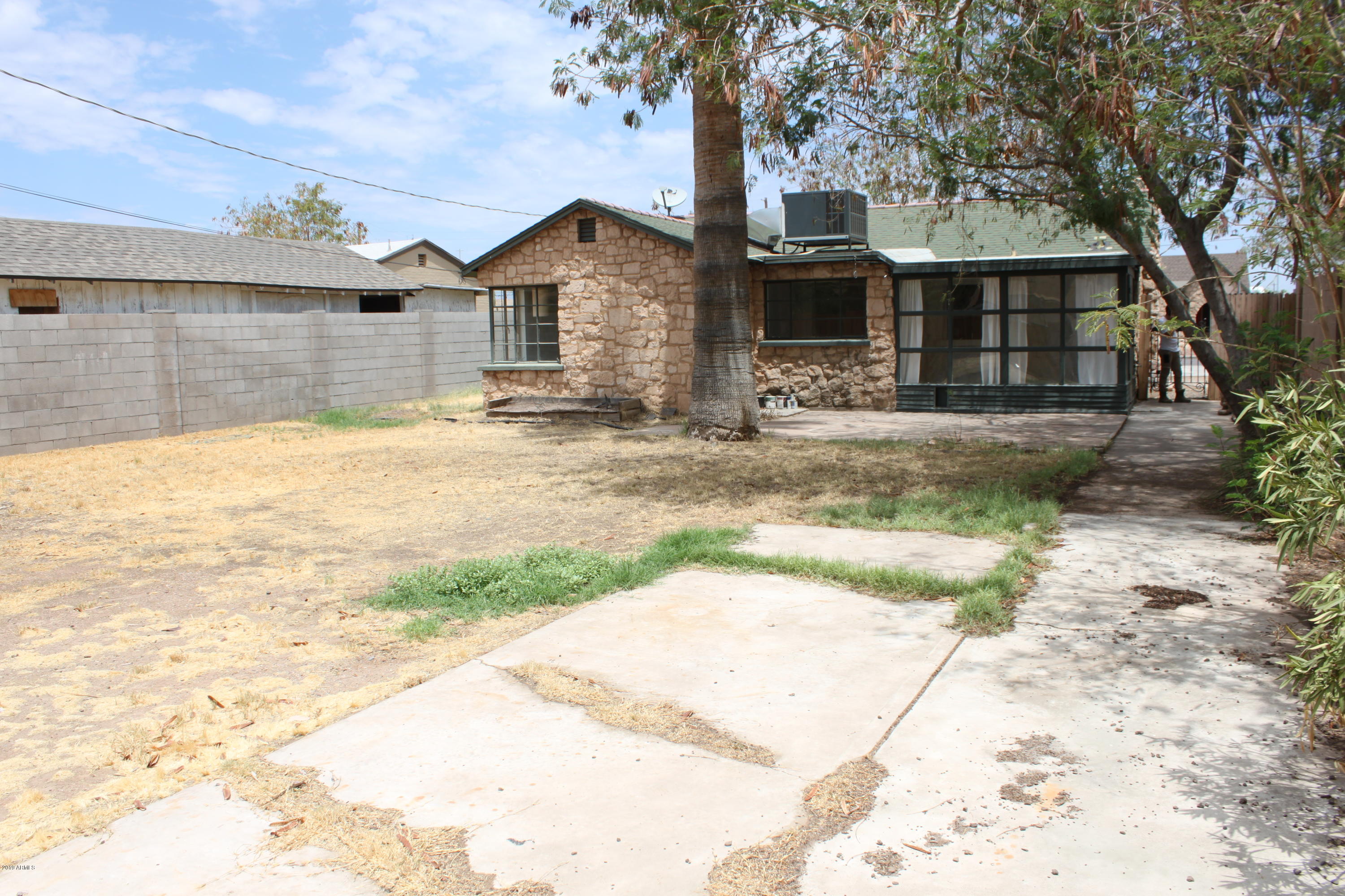 1905 West Monte Vista Road Phoenix, AZ 85009 - Photo 18 of 19 Back yard