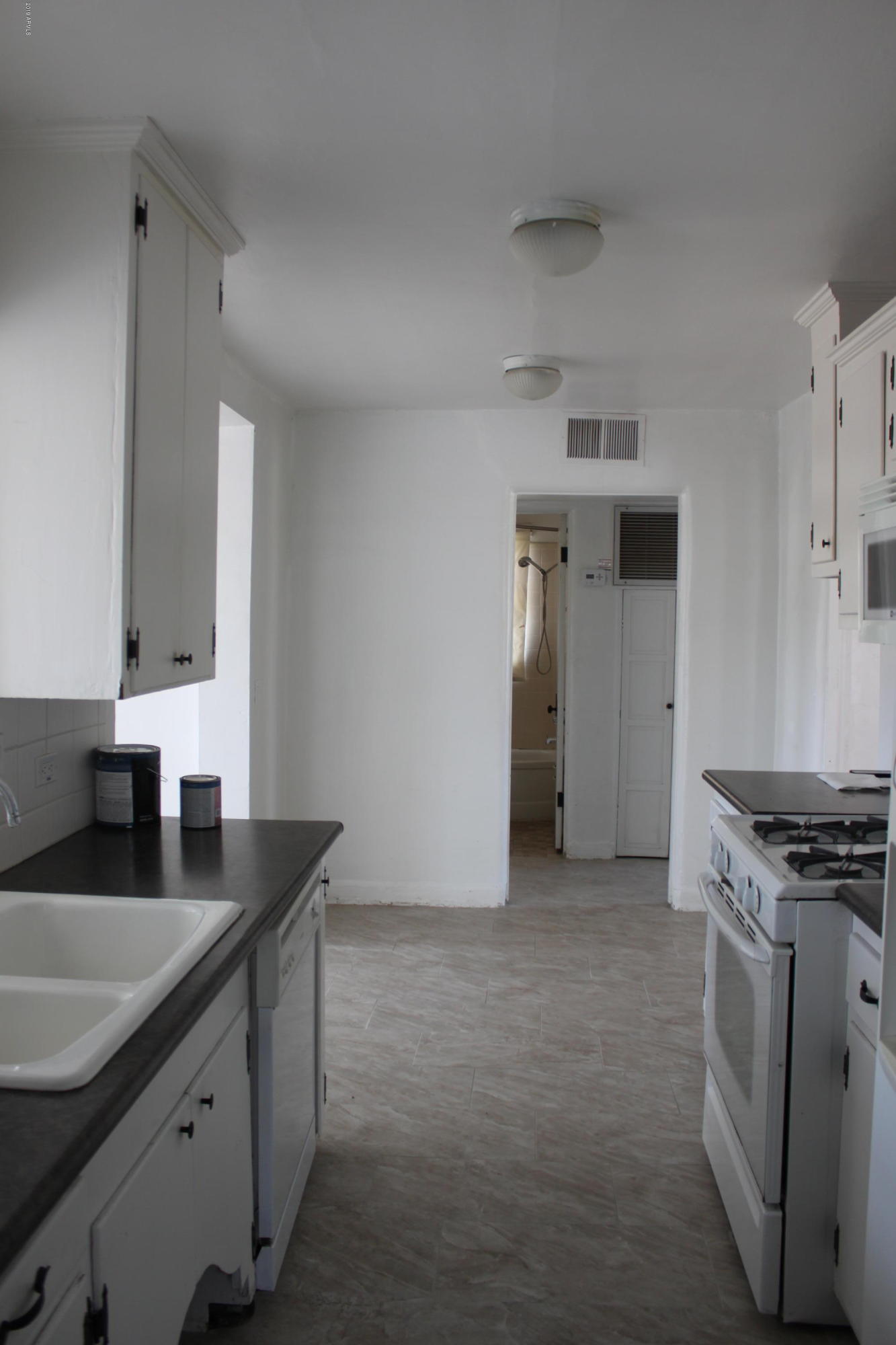 1905 West Monte Vista Road Phoenix, AZ 85009 - Photo 4 of 19 Eat in kitchen