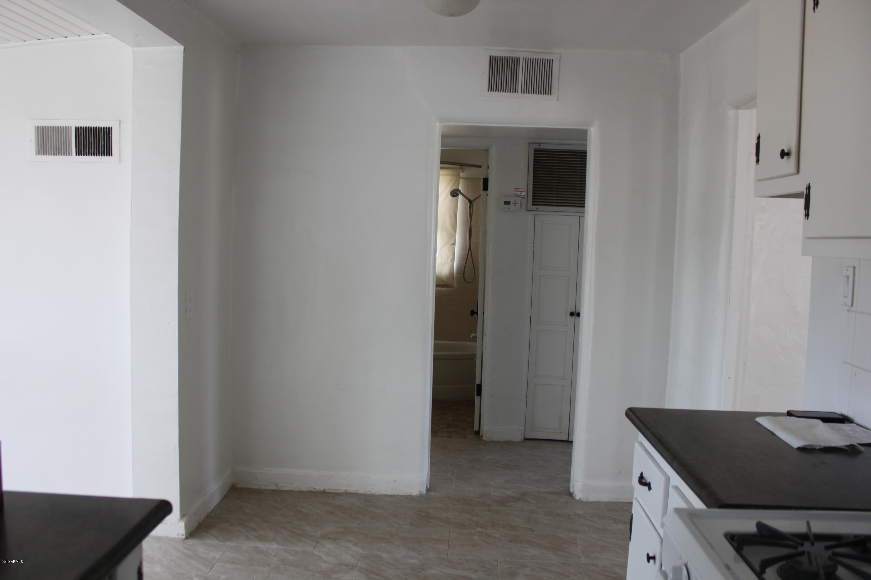 1905 West Monte Vista Road Phoenix, AZ 85009 - Photo 5 of 19 Eat in Kitchen