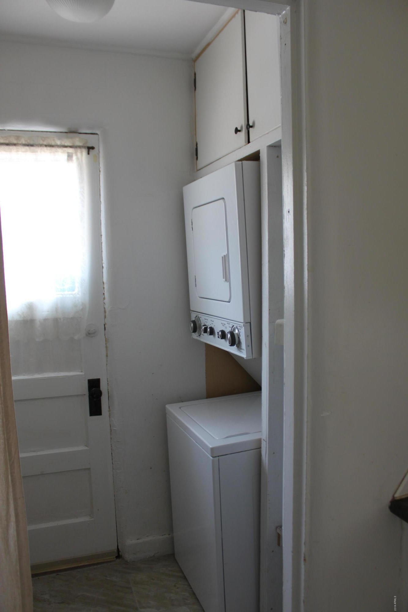 1905 West Monte Vista Road Phoenix, AZ 85009 - Photo 6 of 19 Pantry/Washer/Dryer