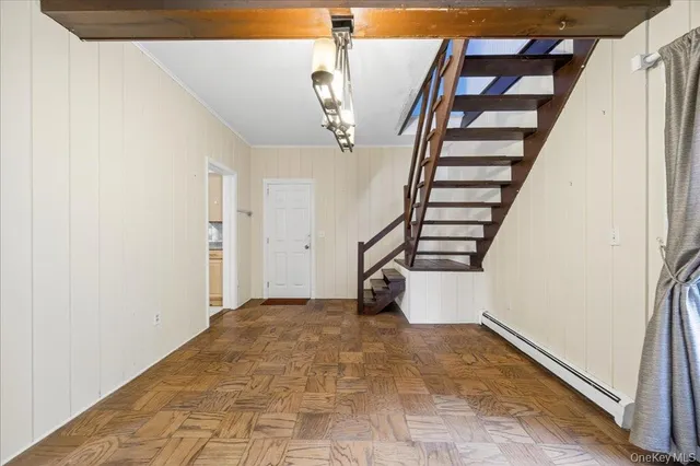 a view of an entryway of the house