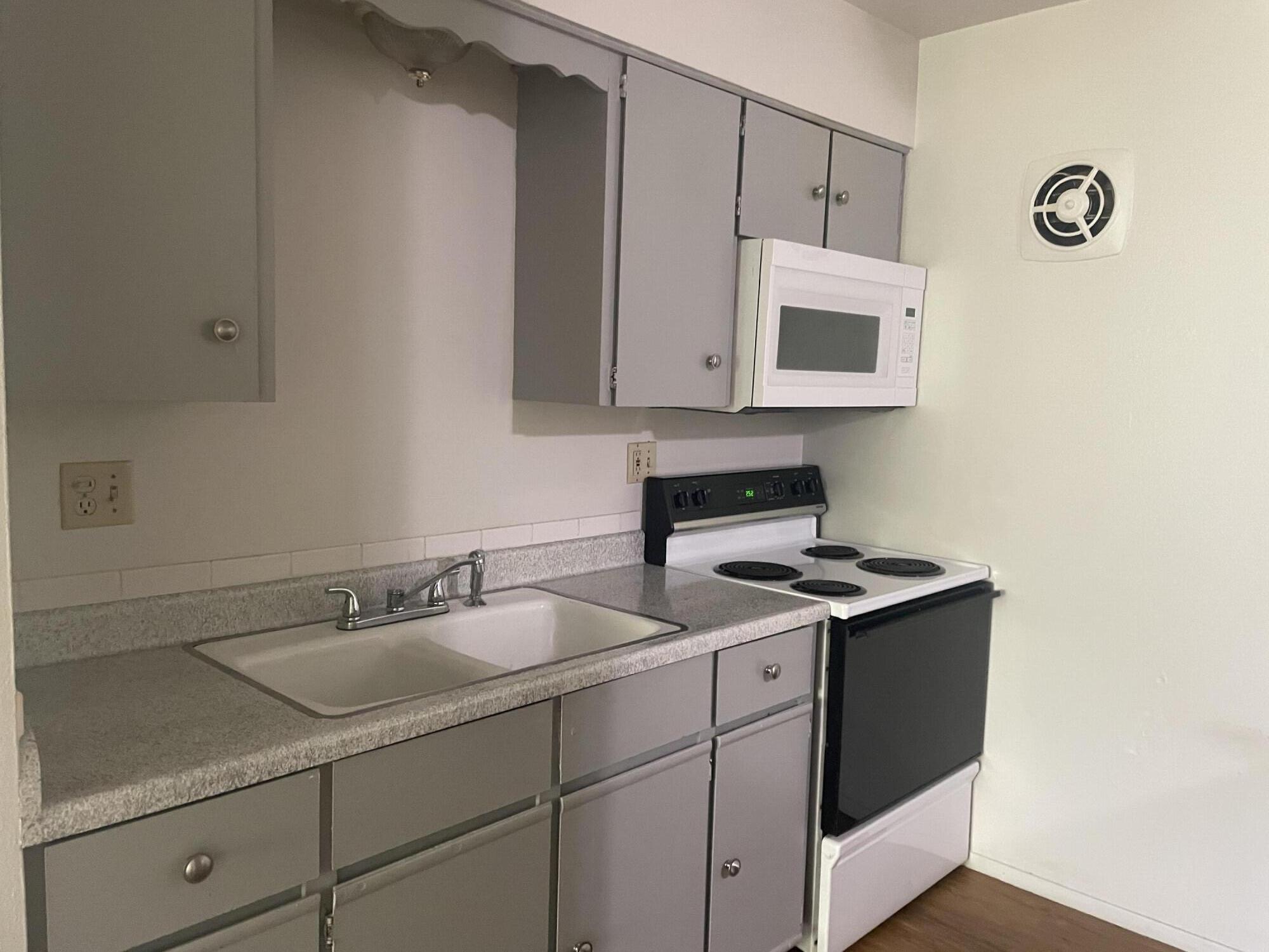 3811 South 35th Street Greenfield, WI 53221 - Photo 2 of 8 Kitchen