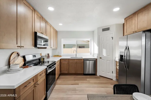 $399,900 | 133 East Campo Bello Drive, Phoenix, AZ 85022