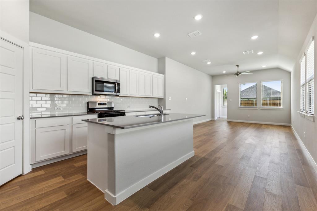 136 Millwood Road Lavon, TX 75166 - Photo 5 of 21 Kitchen in the Cedar home plan by Trophy Signature Homes – REPRESENTATIVE PHOTO