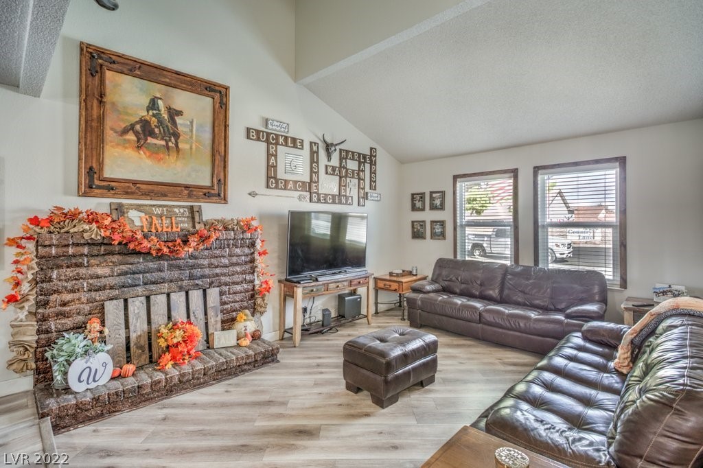 2913 Michael Way Las Vegas, NV 89108 - Photo 3 of 39