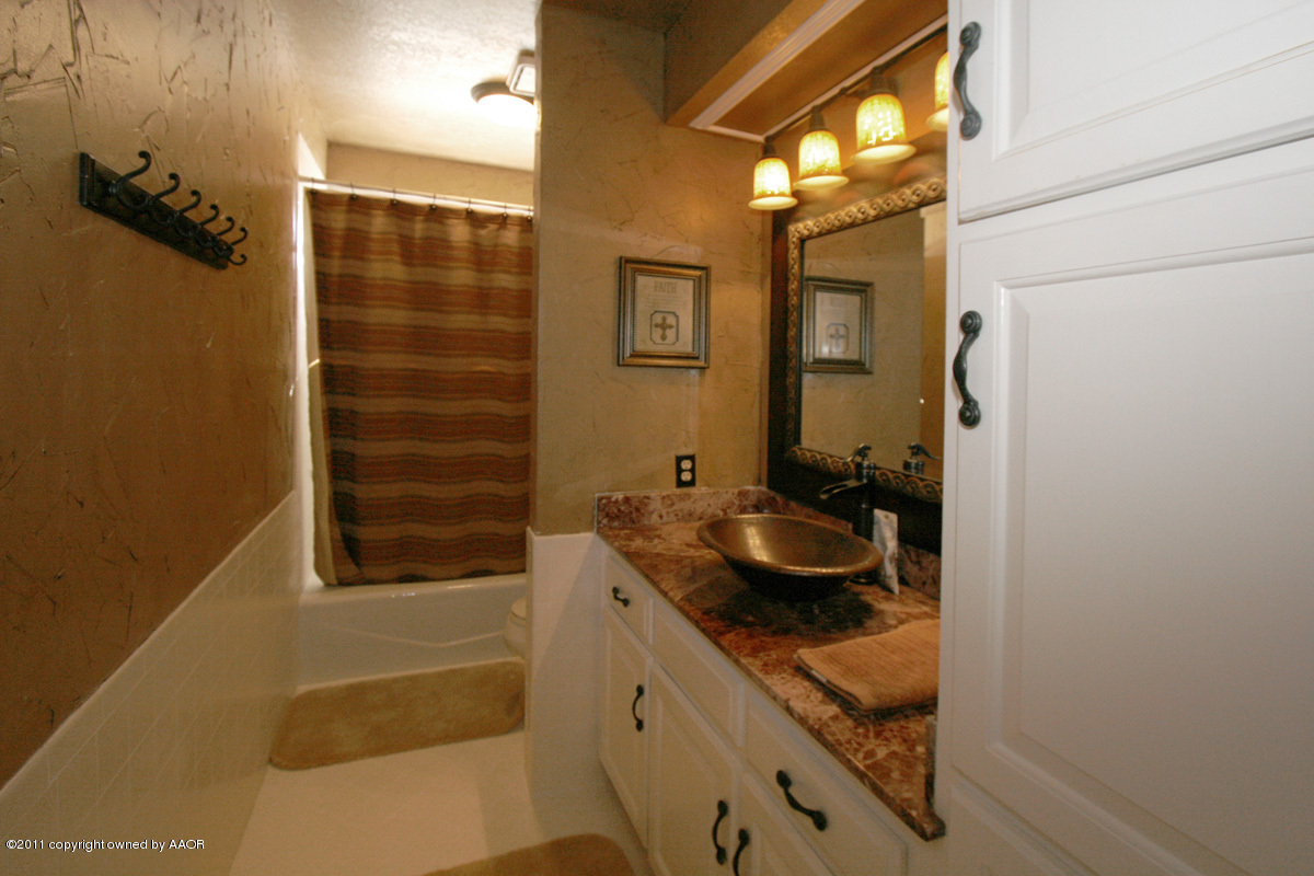 46 Helium Road Amarillo, TX 79124 - Photo 18 of 24 half bath