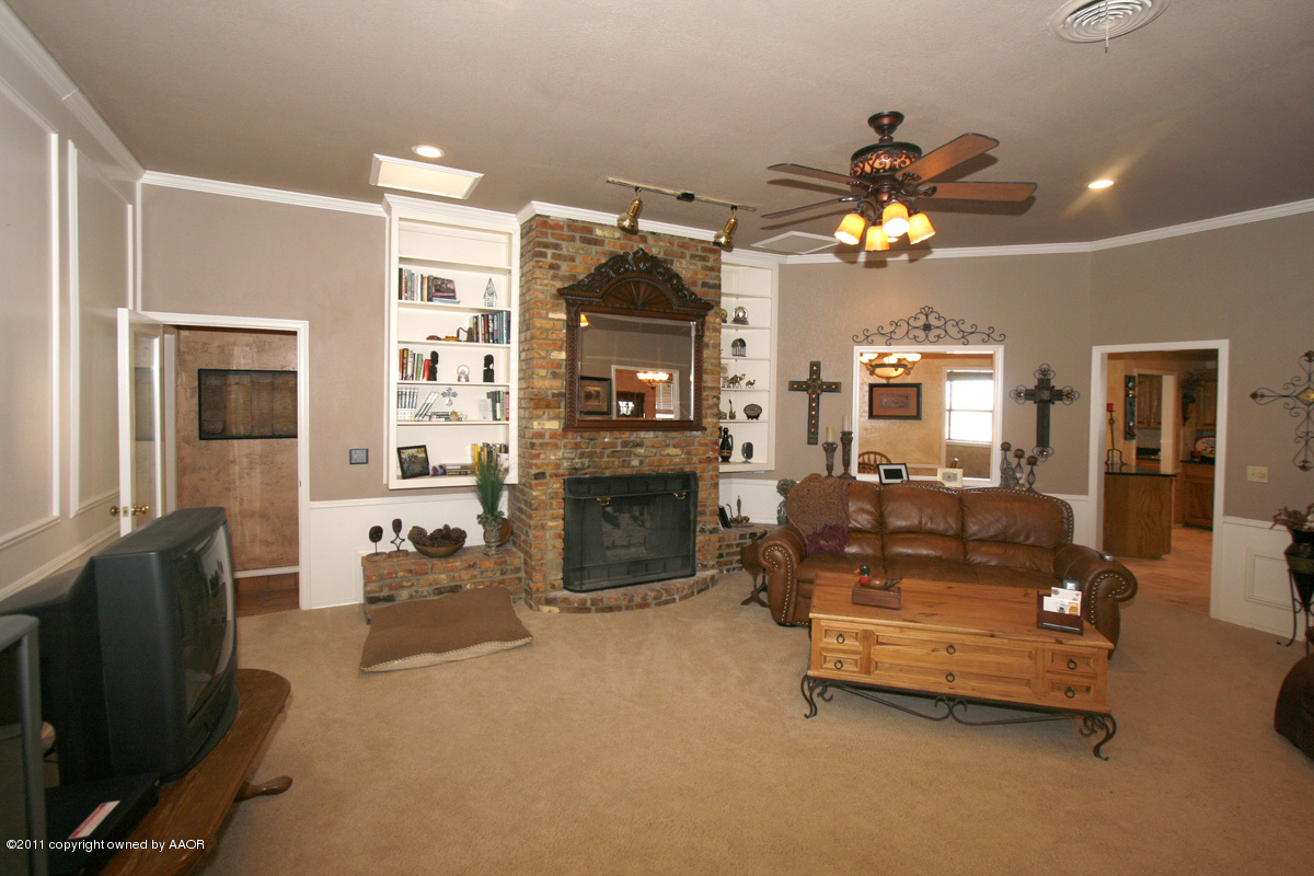 46 Helium Road Amarillo, TX 79124 - Photo 3 of 24 living room a