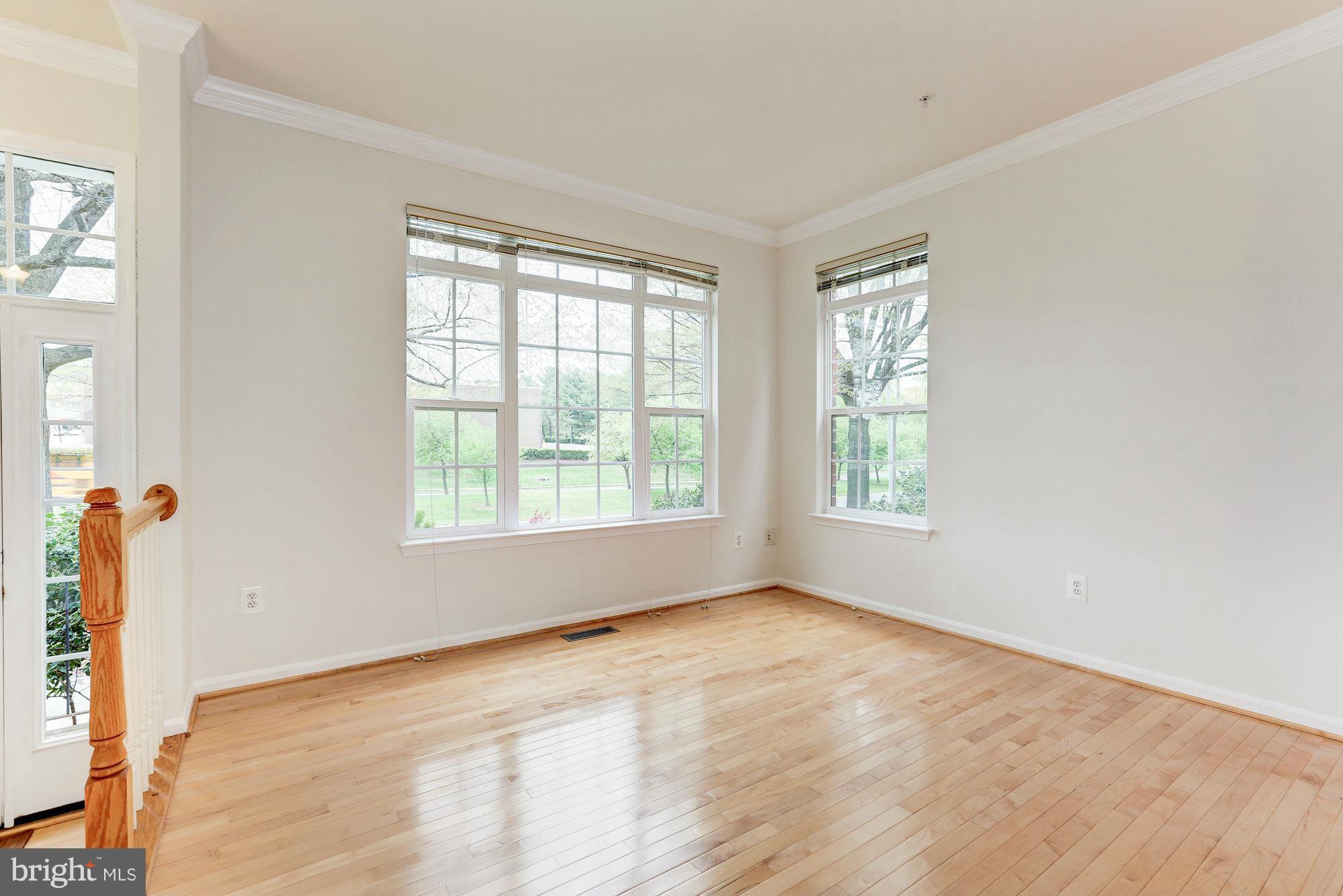 13033 Middlebrook Road Germantown, MD 20874 - Photo 4 of 23 Living Room