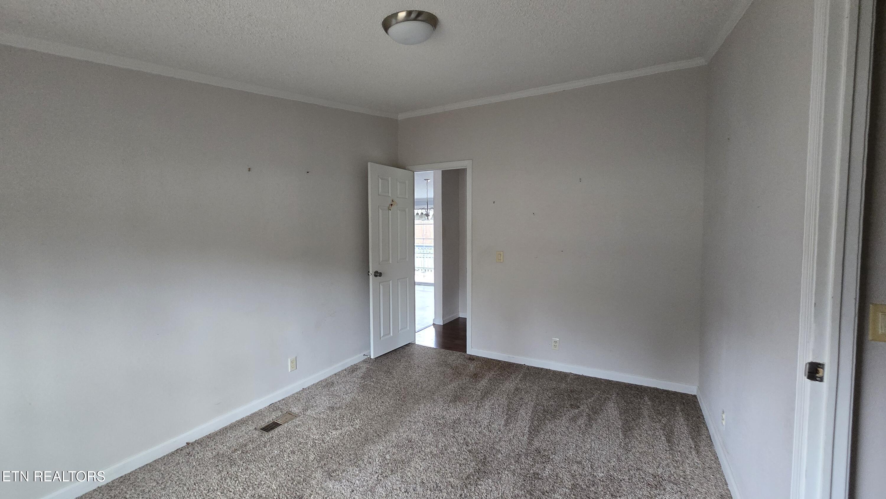 922 Poplar Street Alcoa, TN 37701 - Photo 17 of 24 20251218_122005