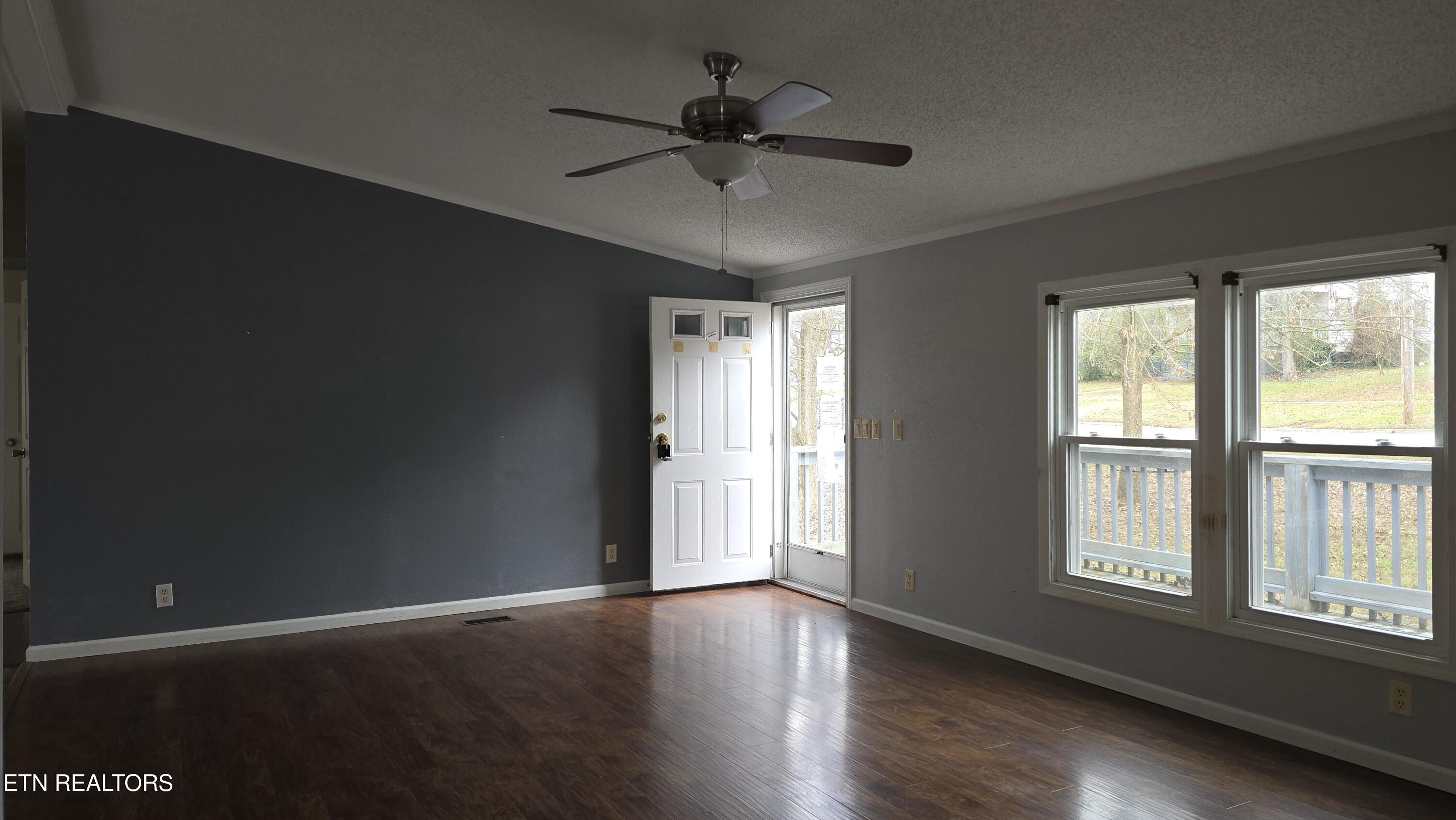 922 Poplar Street Alcoa, TN 37701 - Photo 3 of 24 20251218_121722