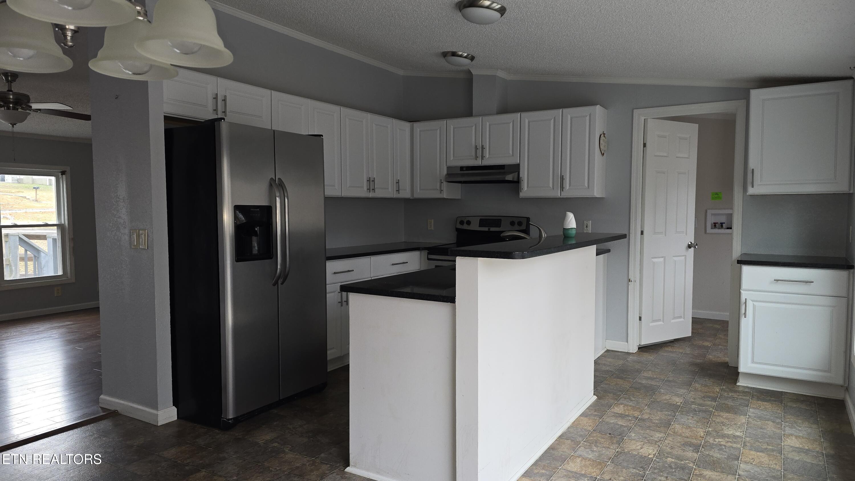 922 Poplar Street Alcoa, TN 37701 - Photo 5 of 24 20251218_121739