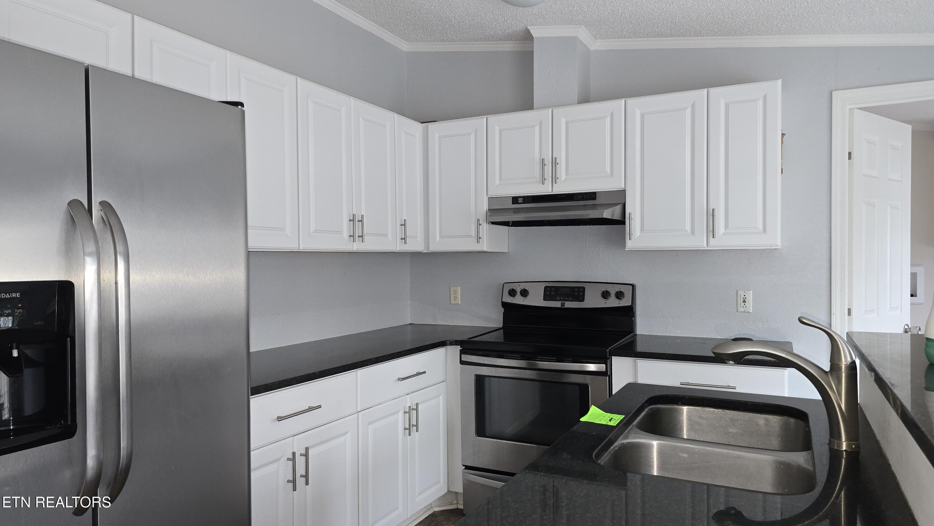 922 Poplar Street Alcoa, TN 37701 - Photo 6 of 24 20251218_121749