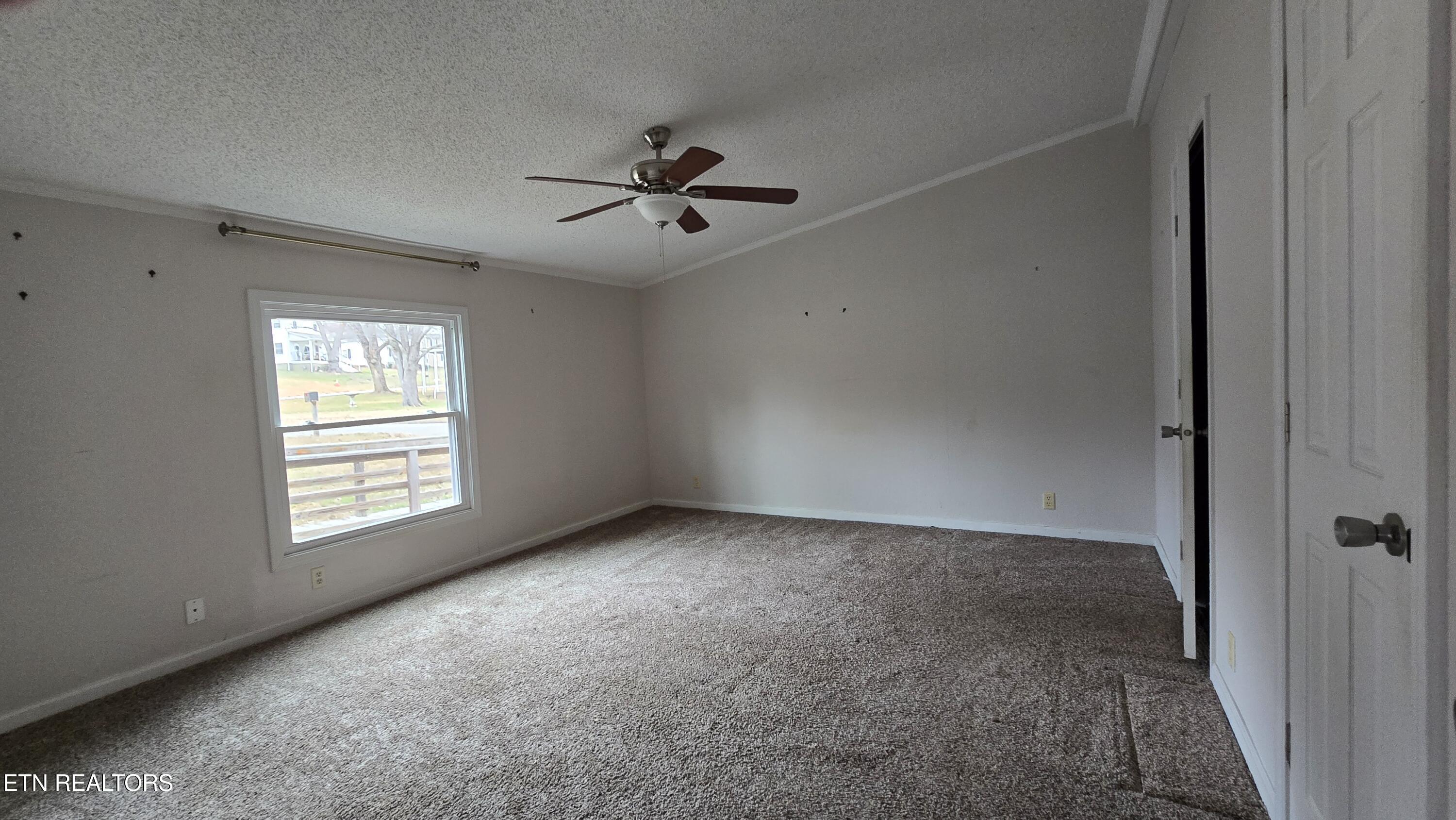 922 Poplar Street Alcoa, TN 37701 - Photo 8 of 24 20251218_121623