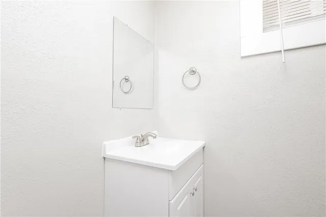 $1,875 | 9817 West 56th Terrace, Shawnee, KS 66203