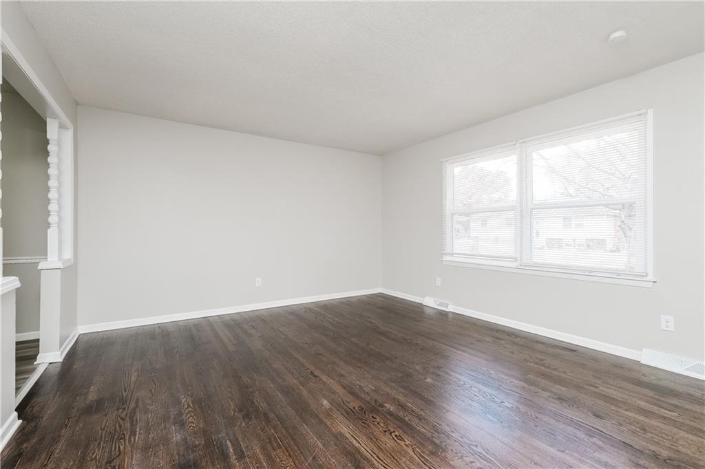 9817 West 56th Terrace Shawnee, KS 66203 - Photo 2 of 18